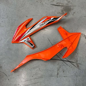 Облицовка бака Regulmoto Crosstrec, Holeshot